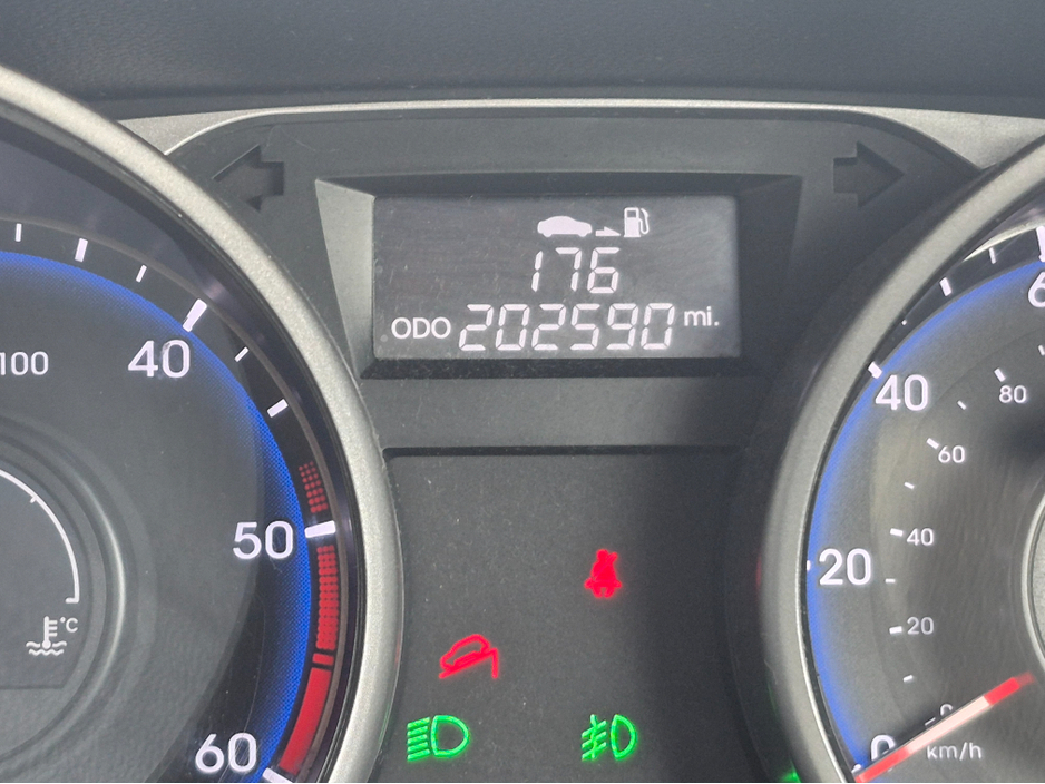 2012 Hyundai ix35 - image 3