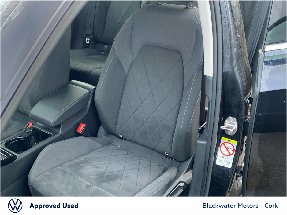 2022 Volkswagen Golf - image 24