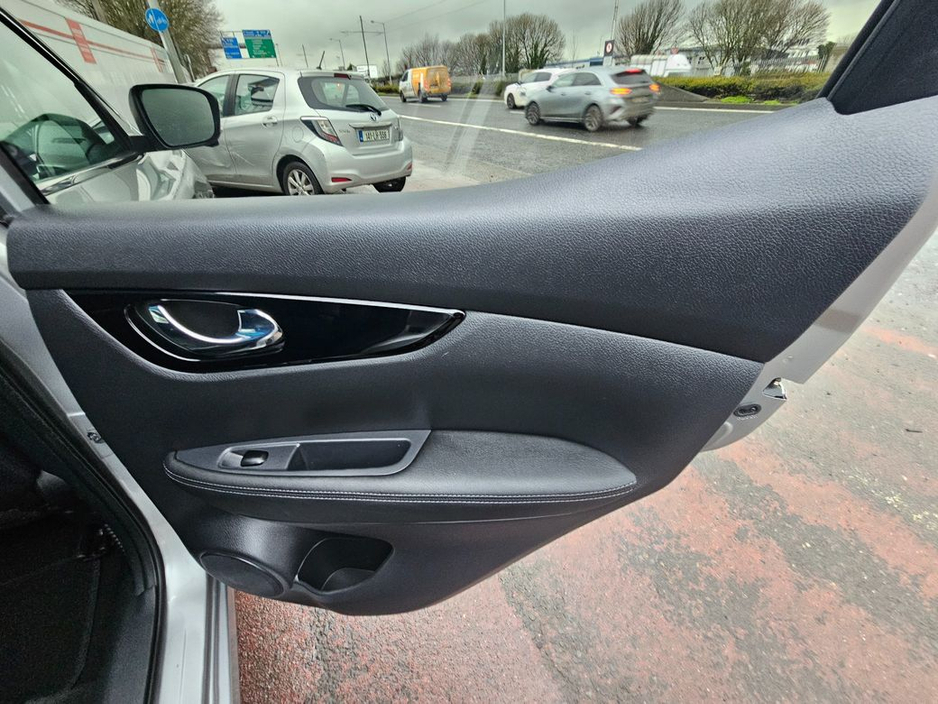 2017 Nissan Qashqai - image 30