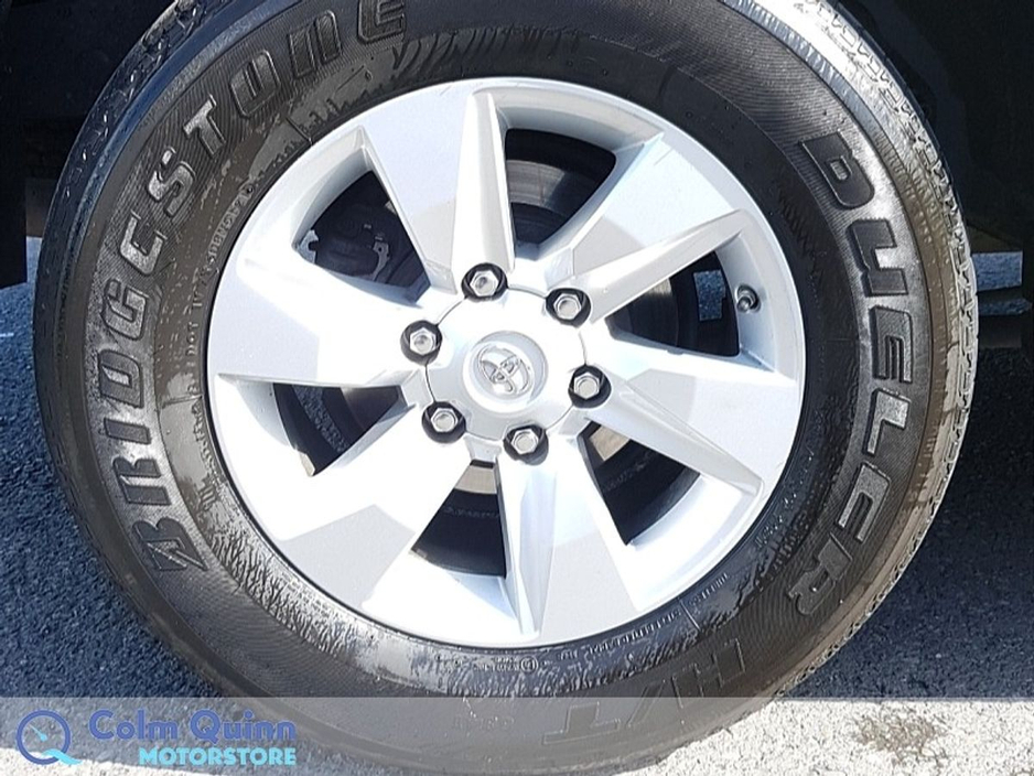 2022 Toyota Landcruiser - image 5