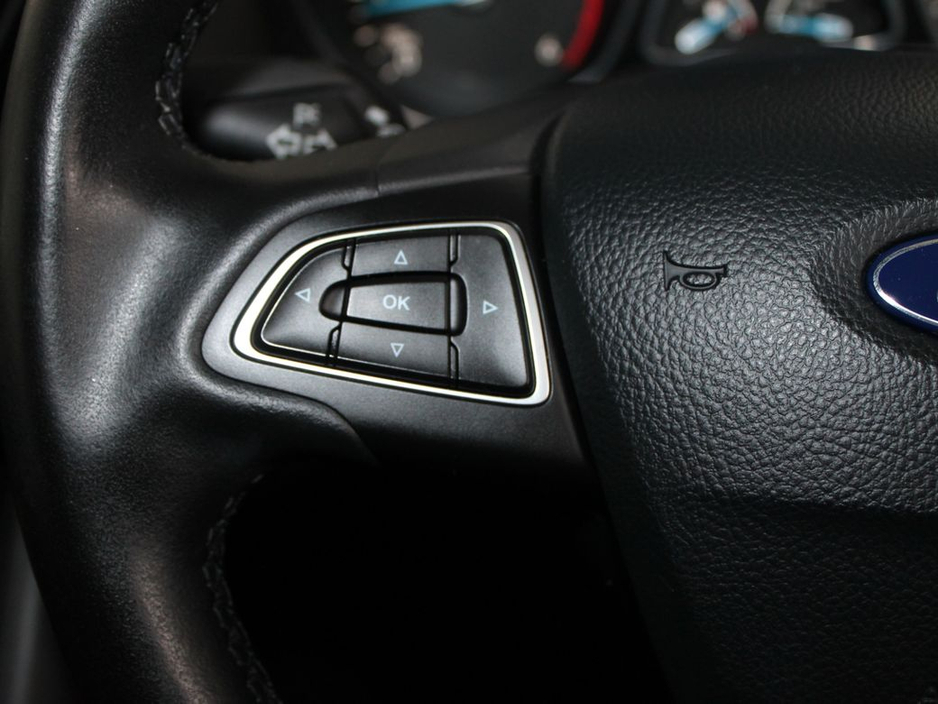 2017 Ford C-Max Zetec 1.5 TDCI 95PS M6 4DR €11,999