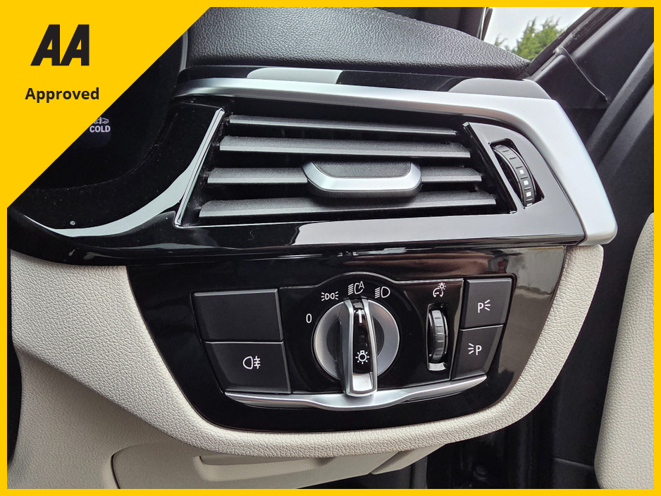 2022 BMW 5 Series - image 19