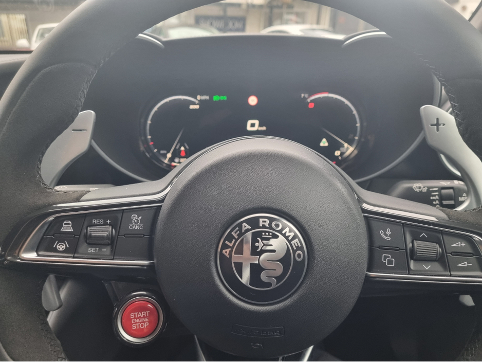2025 Alfa Romeo Giulia V6 BI-TURBO QUADRIFOGLIO