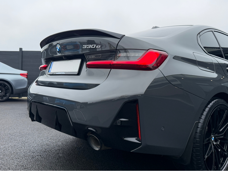 2023 BMW 3 Series - image 15