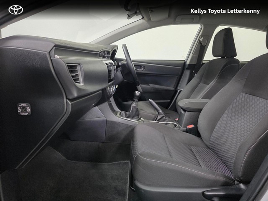 2015 Toyota Corolla - image 6