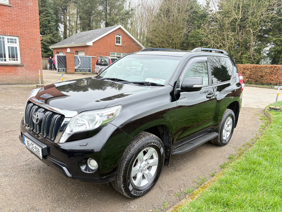 2016 Toyota Landcruiser - image 4