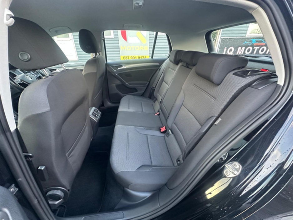 2013 Volkswagen Golf - image 14