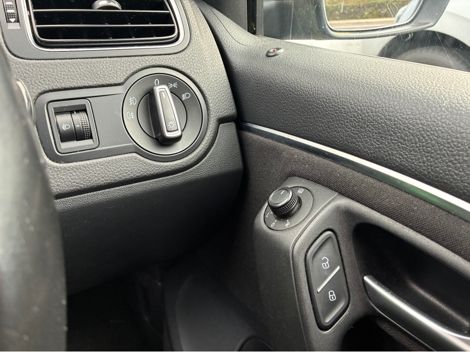 2016 Volkswagen Polo - image 13