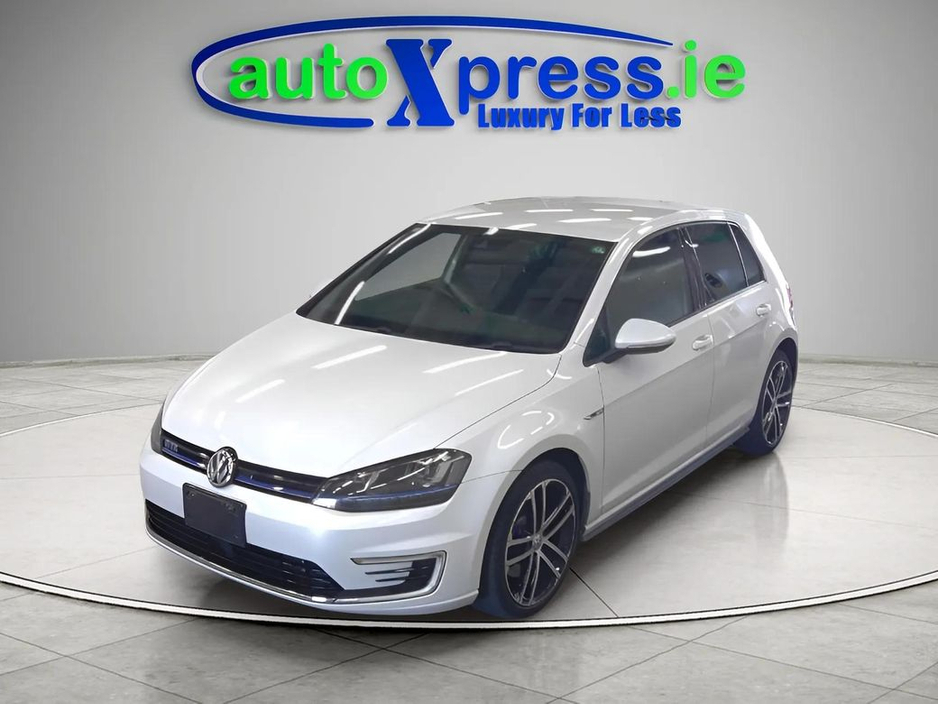 2017 Volkswagen Golf - image 5