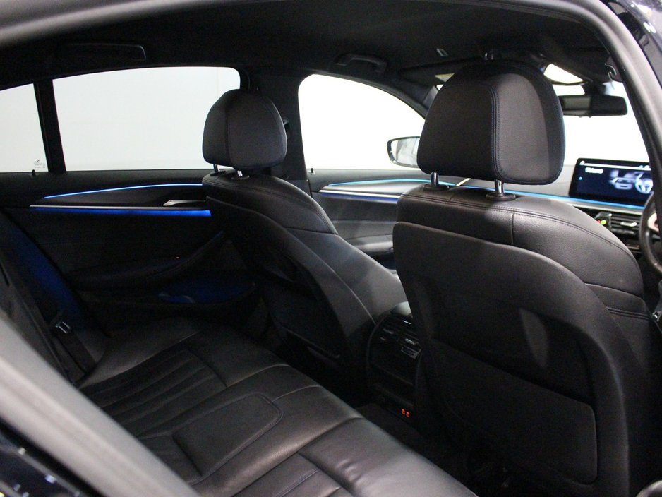 2021 BMW 5 Series - image 18