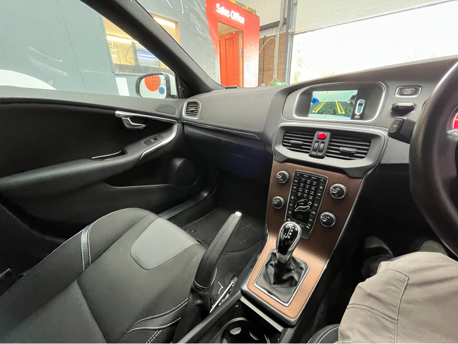 2017 Volvo V40 - image 16