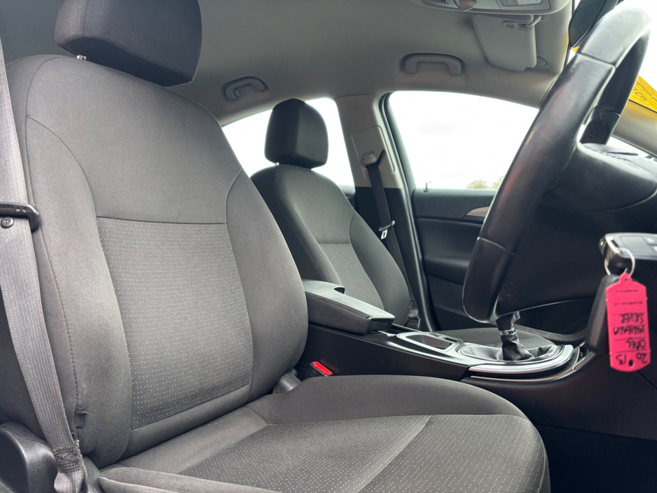 2013 Opel Insignia - image 8