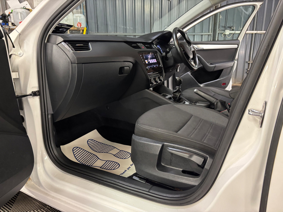 2017 Skoda Octavia - image 17