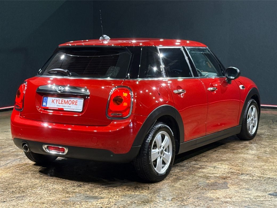 2018 MINI One - image 3