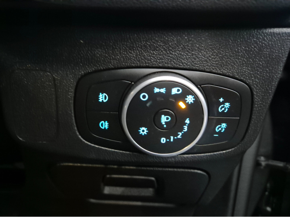 2019 Ford Focus - image 5