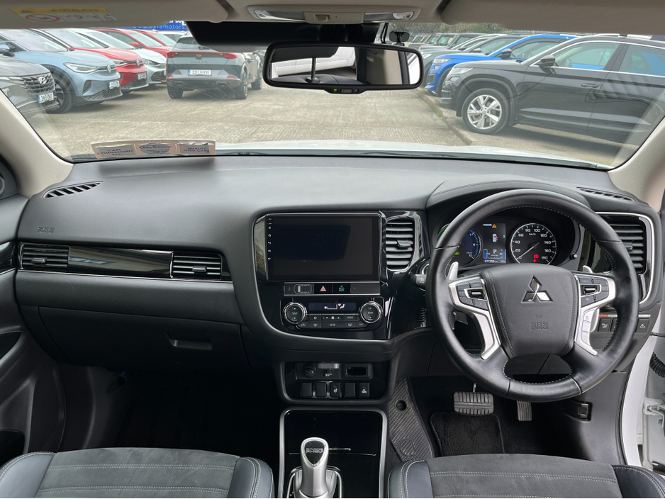 2018 Mitsubishi Outlander - image 14