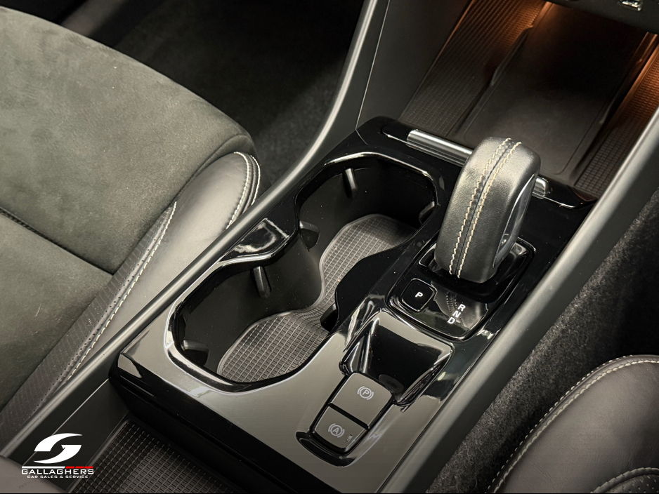 2020 Volvo XC40 - image 28