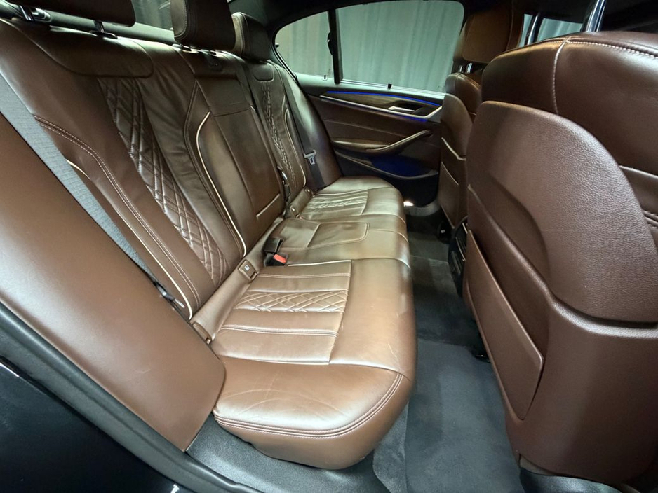 2019 BMW 5 Series - image 32