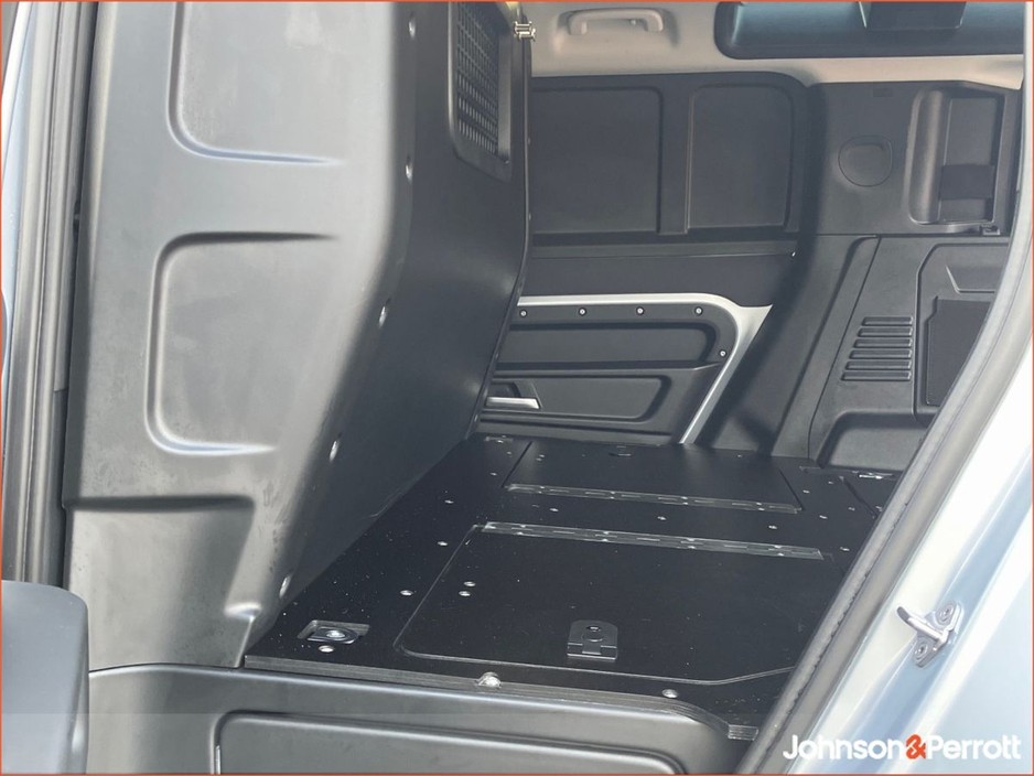 2024 Land Rover Defender DEFENDER 110 3.0 D HARD TOP SE (Remainder of 5 Manufacturer Warranty) €74,900