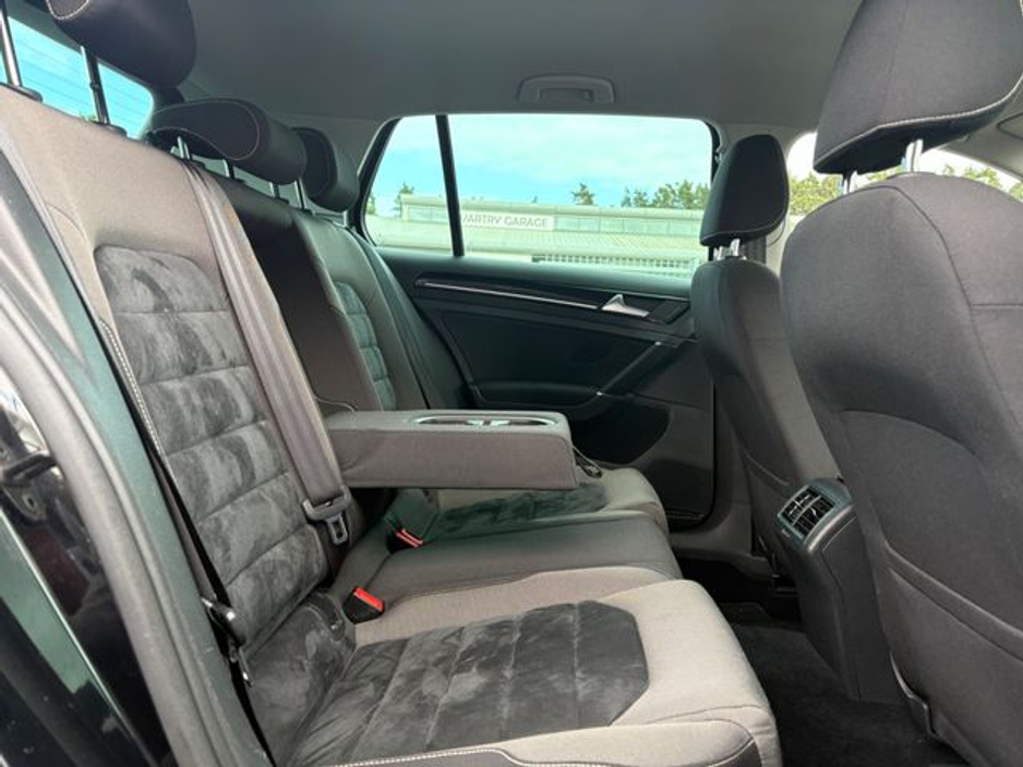 2016 Volkswagen Golf - image 32