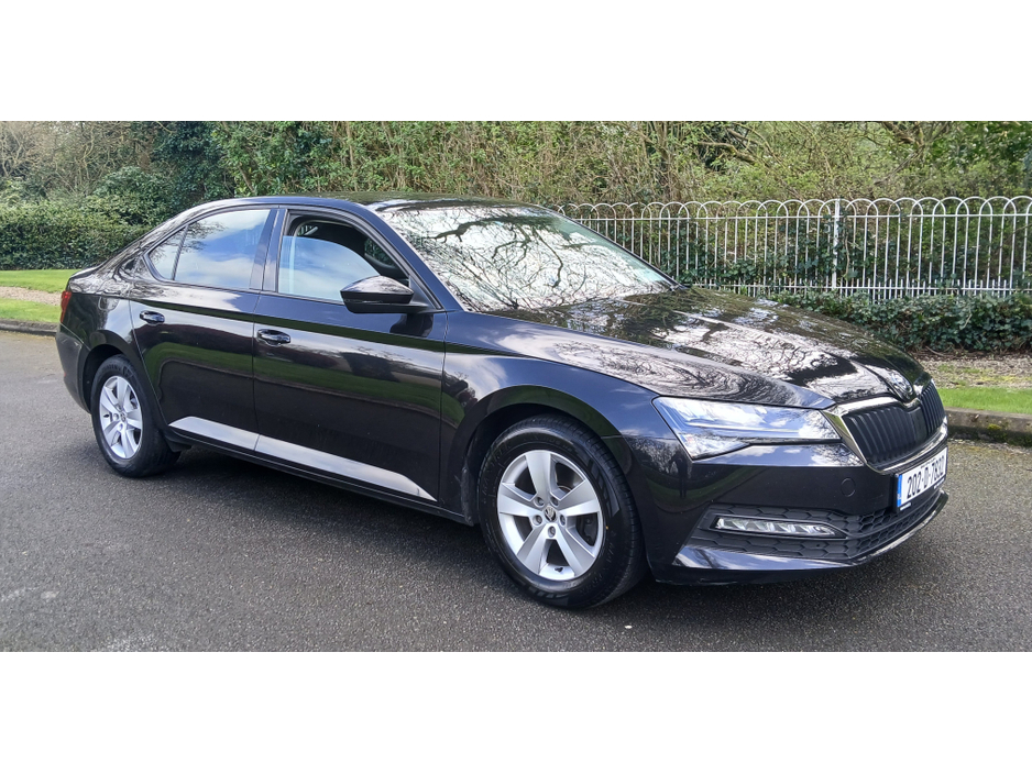 2020 Skoda Superb - image 2