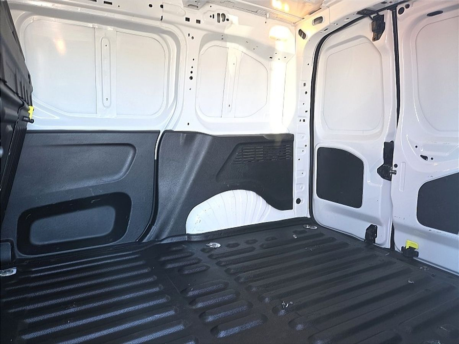 2023 Citroen Berlingo - image 8