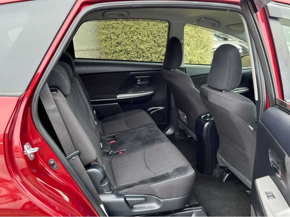 2019 Toyota Prius+ - image 11