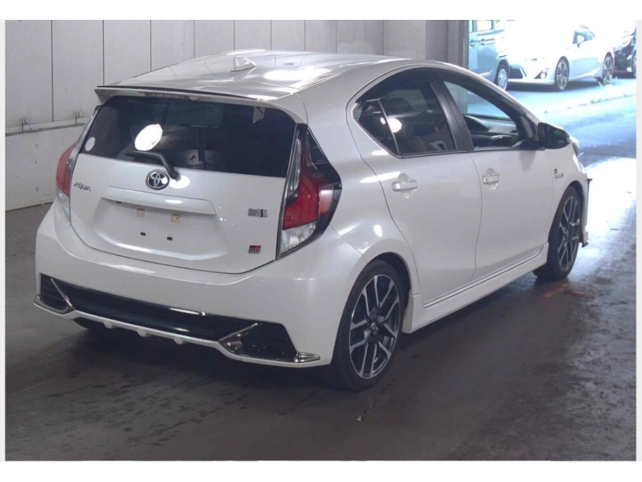 2018 Toyota Aqua Hybrid €13,500