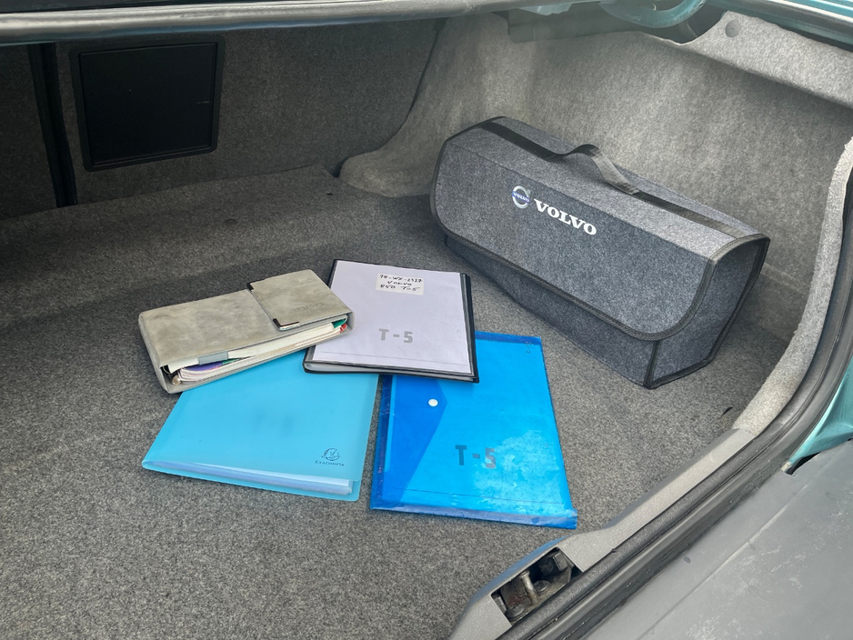 1994 Volvo 850 - image 12