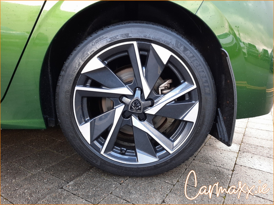 2022 Peugeot 308 Allure 1.6 Phev 180 Automatic €19,995