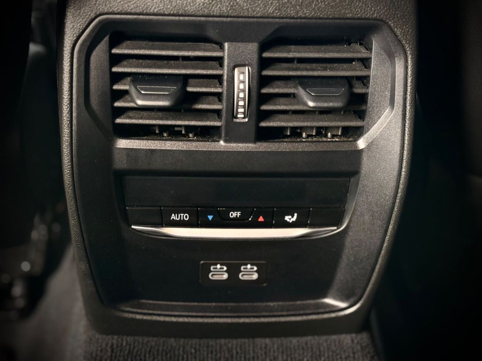 2025 BMW 3 Series - image 18