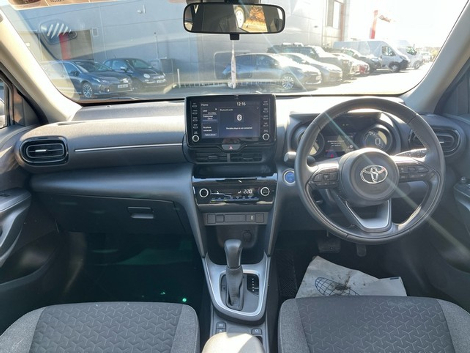 2023 Toyota Yaris Cross - image 8