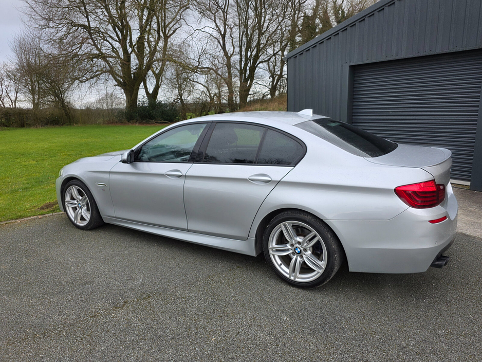 2017 BMW 5 Series - image 4