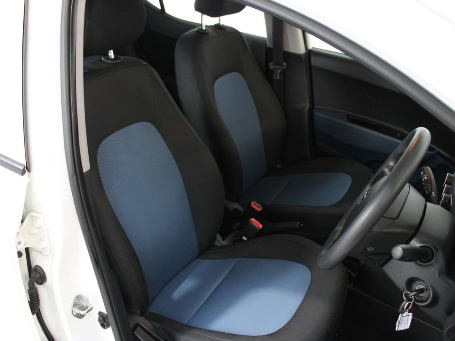 2020 Hyundai i10 - image 13