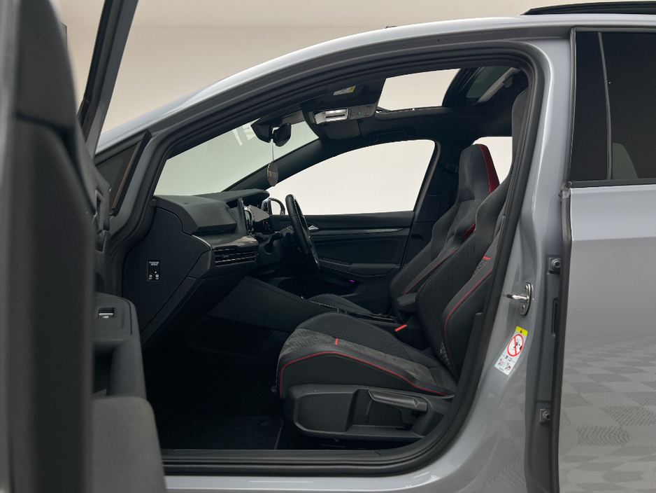 2022 Volkswagen Golf GTI CLUBSPORT 2.0 TSI 300HP *PAN ROOF* €49,990