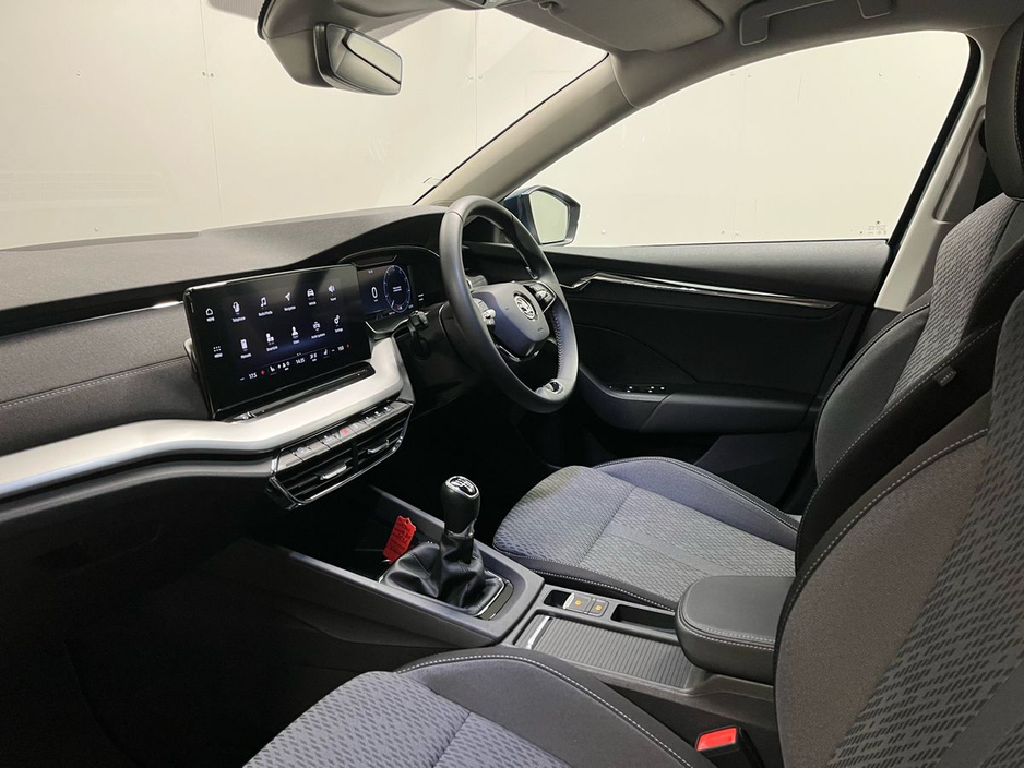 2023 Skoda Octavia - image 4