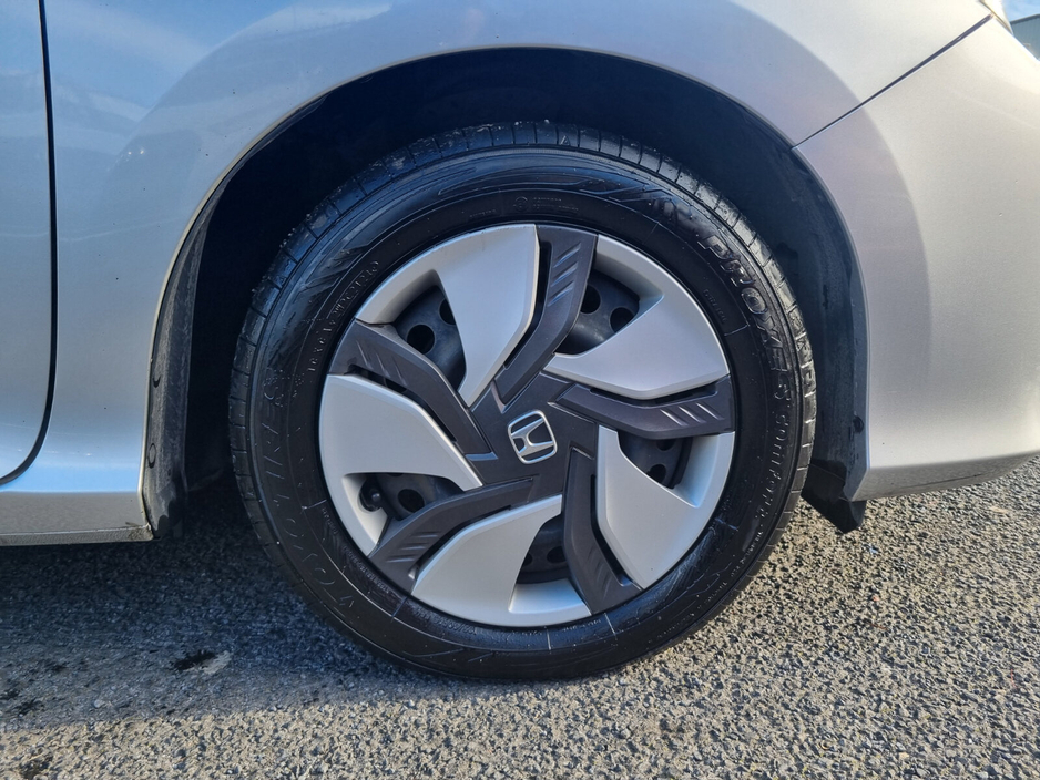 2016 Honda Grace - image 20