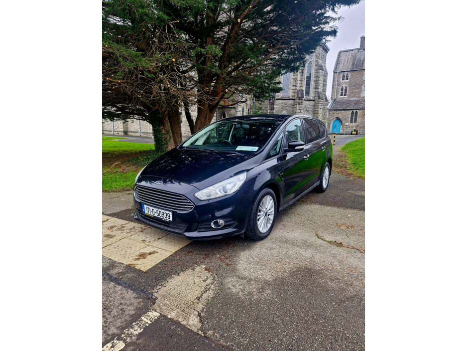 2017 Ford S-Max - image 2