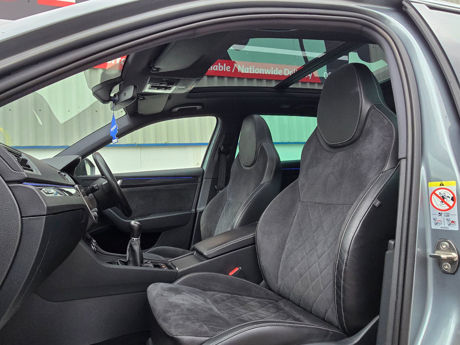 2018 Skoda Superb - image 17