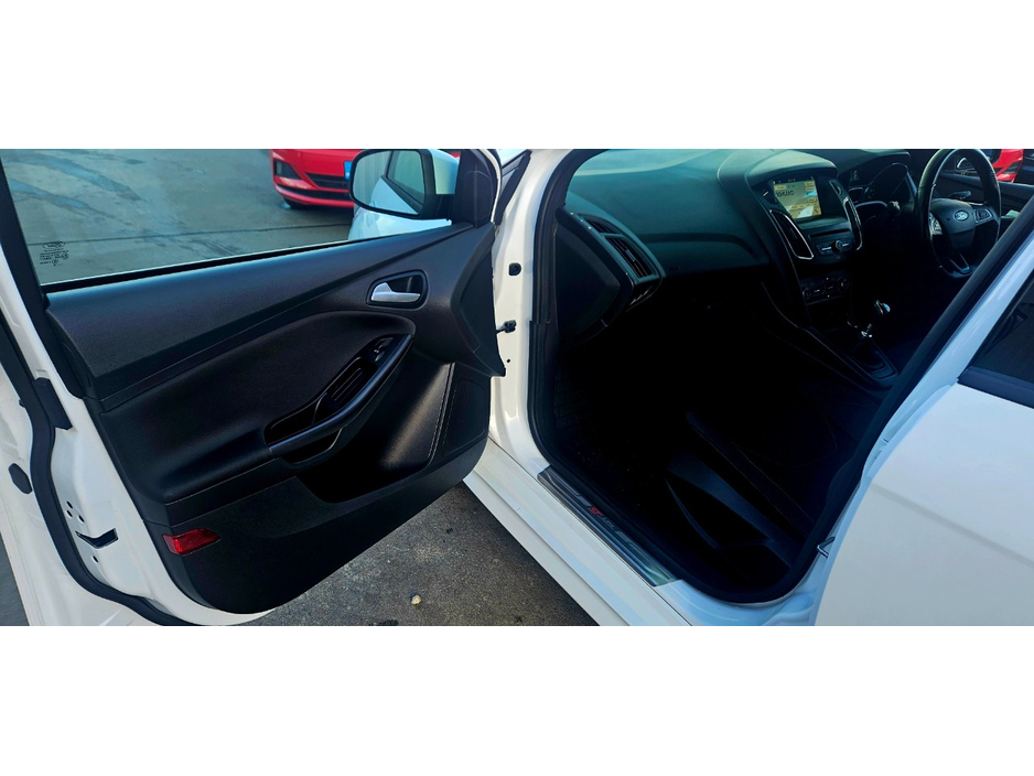 2018 Ford Focus - image 21