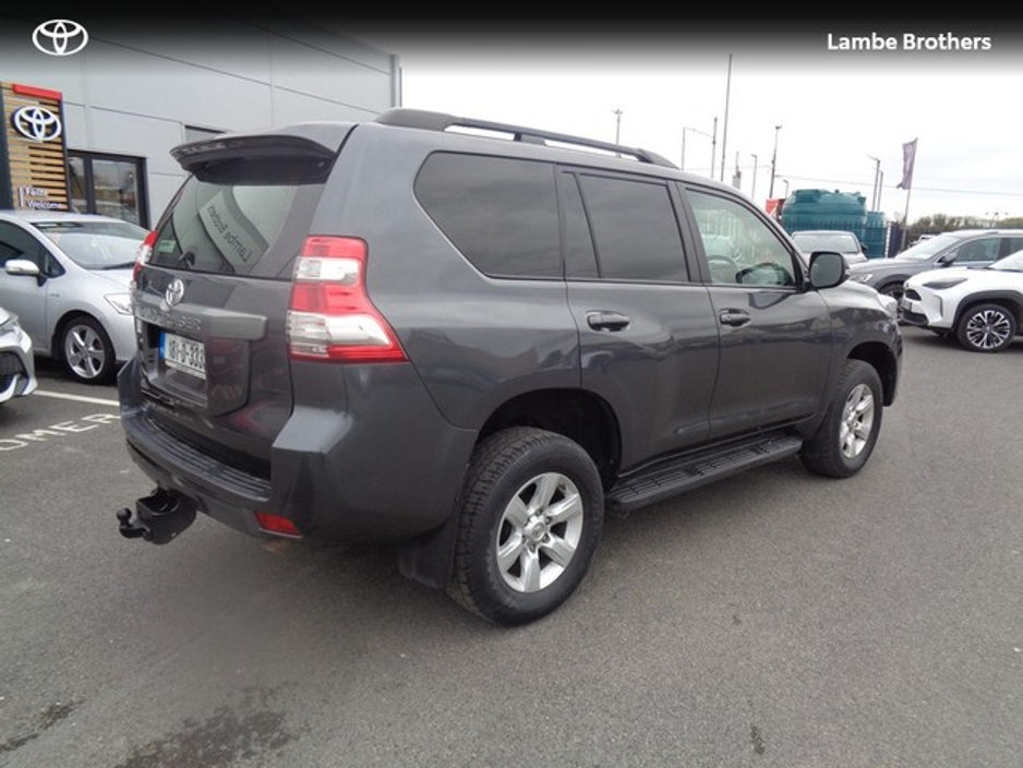 2018 Toyota Landcruiser - image 4