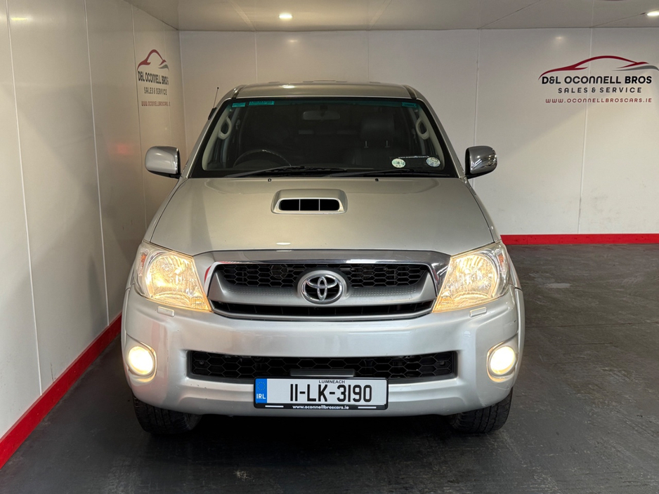 2011 Toyota Hilux - image 13