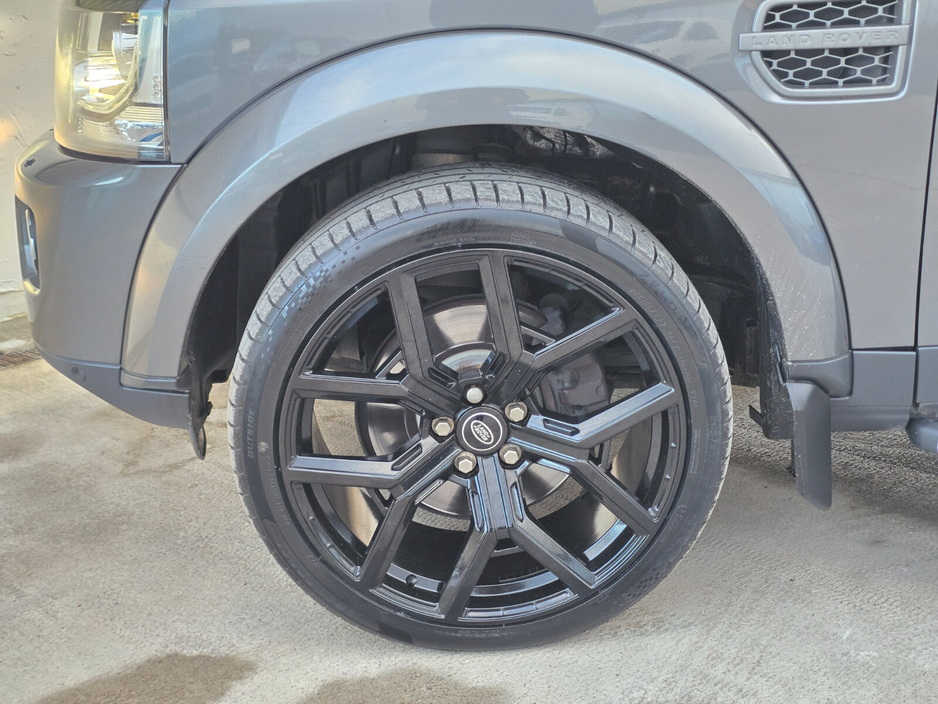 2014 Land Rover Discovery - image 22