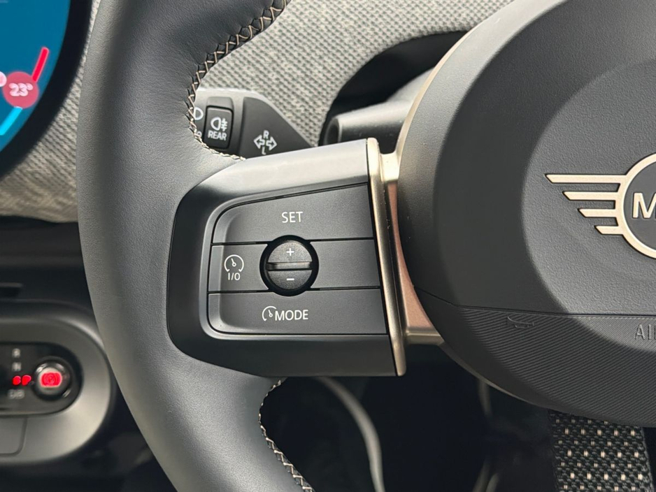 2025 MINI Hatch Cooper SE €32,950