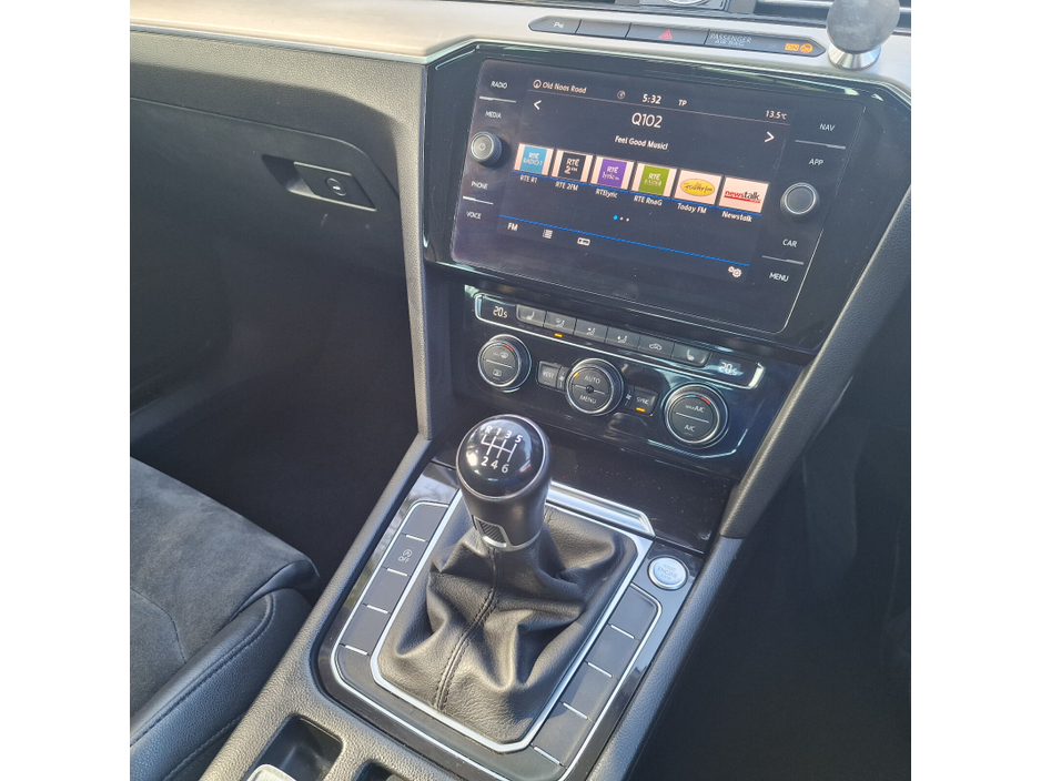 2019 Volkswagen Passat - image 11