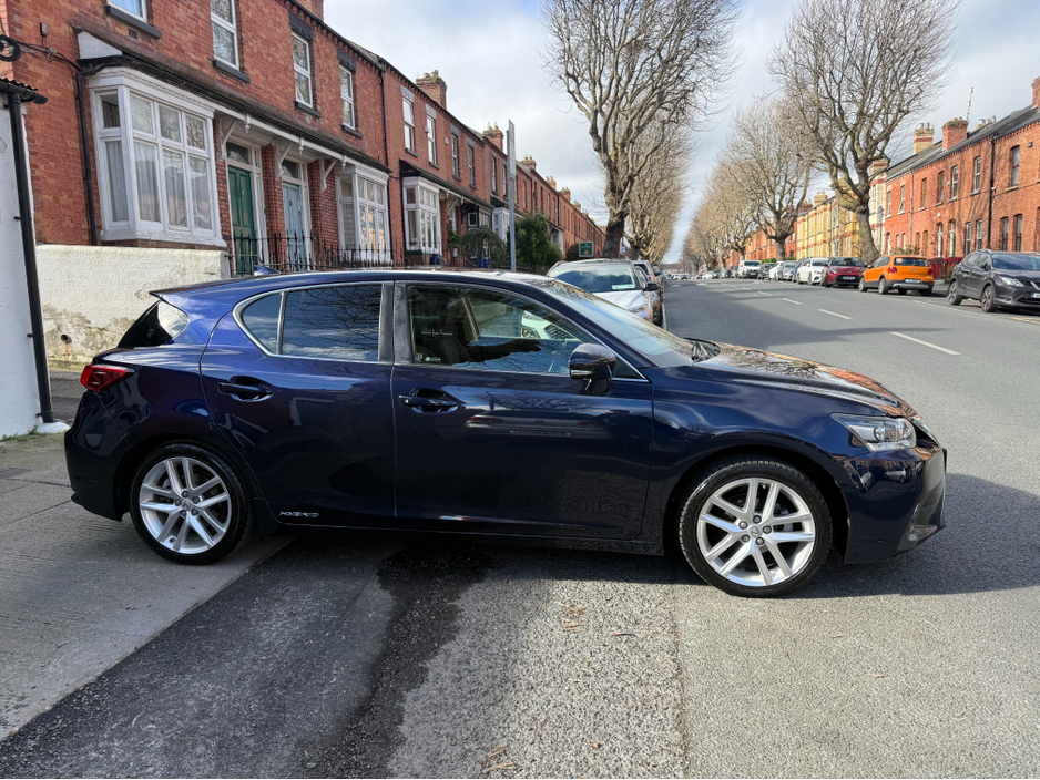 2018 Lexus CT 200 h - image 4