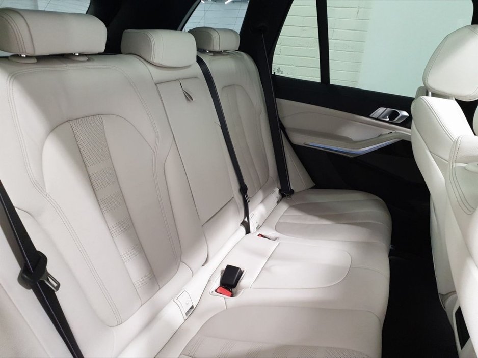 2021 BMW X5 xDrive45e M Sport €59,950