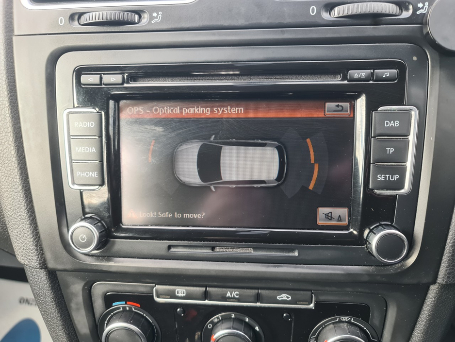 2012 Volkswagen Golf - image 12