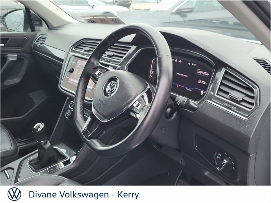 2020 Volkswagen Tiguan - image 2