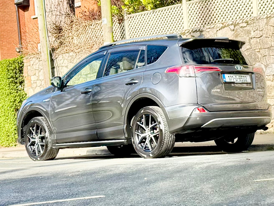 2017 Toyota Rav4 - image 8